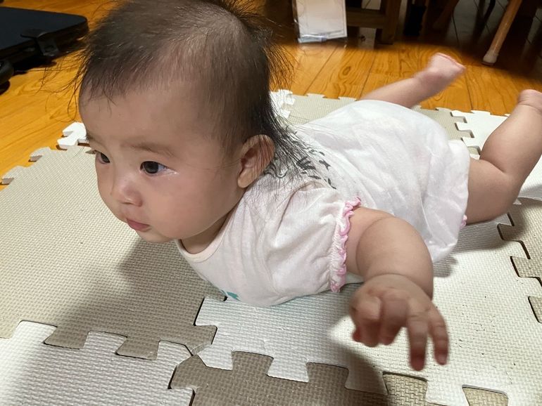 赤ちゃん整体 身体の使い方を確認する写真